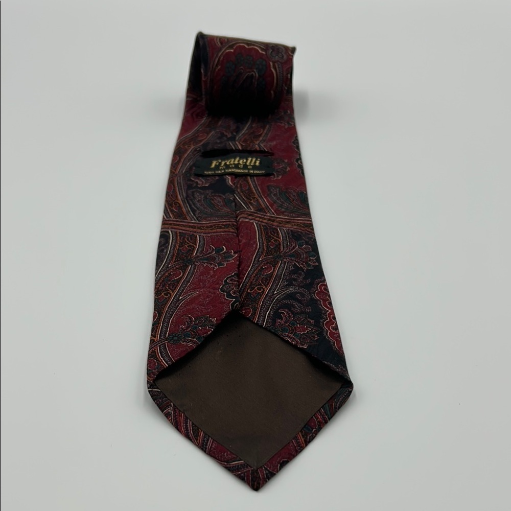 Fratelli Moda Red and Black Paisley Silk Tie for Formal Occasions - Picture 3 of 7